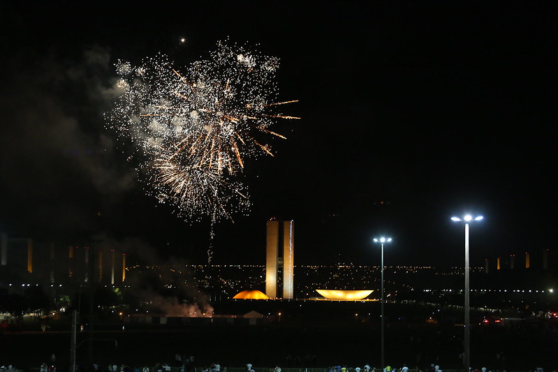 Soltar fogos de artifícios barulho é proibido no DF vendedores